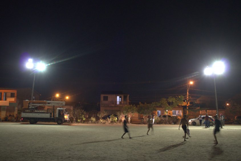 Campo do Santos teve iluminação restaurada durante o mutirão. Foto: Matheus Alves