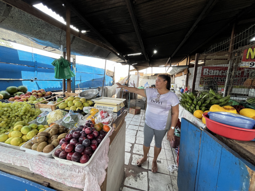 Feirante Maria Batista comercializa há 28 anos no local. Foto: Tatiane Gomes/Ascom Semtabes