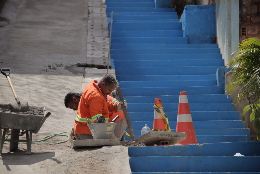 Fase final da obra de reestruturação da escadaria no Ouro Preto. Foto: Junior Bertoldo/Secom Maceió