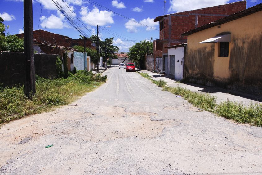 Antes - Rua C 45, na Avenida Guaxuma. Foto: Wilma Andrade/Ascom Seminfra