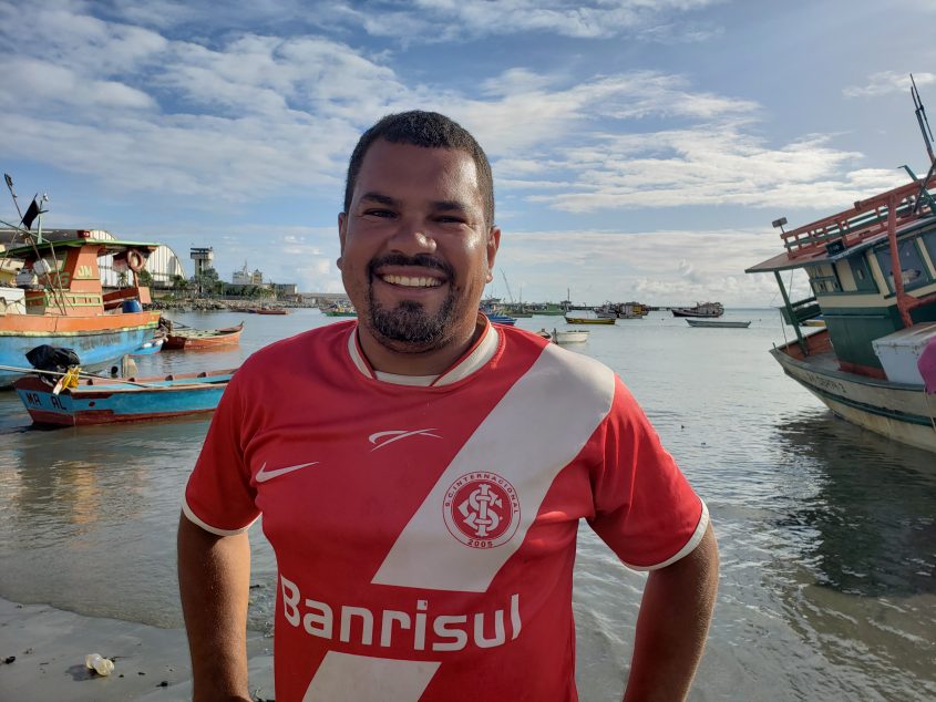 Pescador Adriano Santos está entusiasmado com o período da Quaresma deste ano (Foto: Tatiane Gomes/Ascom Semtabes)