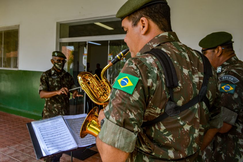 Certificado foi entregue pelo Tenente-Coronel Rodrigo de Almeida Paim. Foto: Exército Brasileiro.