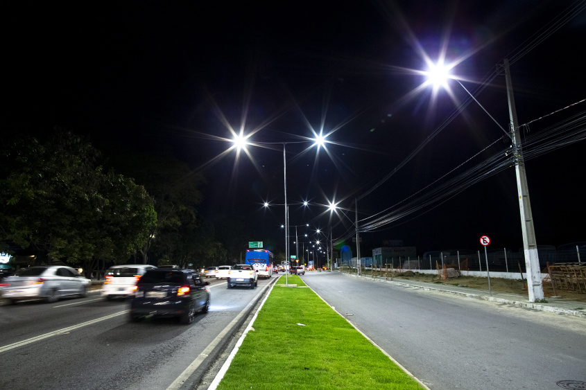 Serão instaladas 272 luminárias ao longo da via. Foto: Alisson Frazão/Secom Maceió
