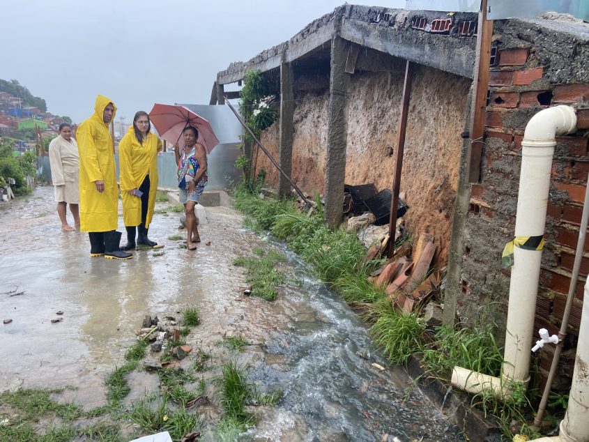 No Jacintinho, foi realizado o desvio da drenagem para evitar o aumento da erosão na encosta. Foto: Wilma Andrade/Ascom Seminfra