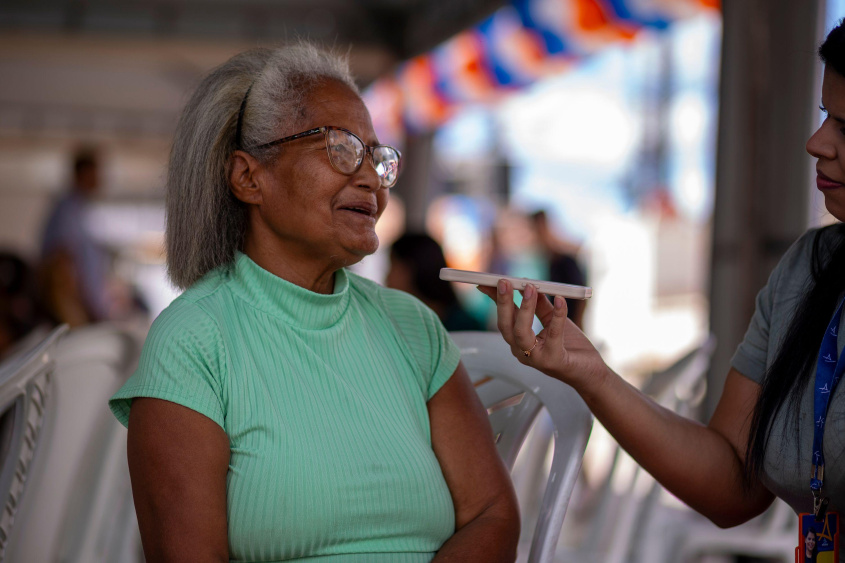Eunice Santos reconhece que programa facilita a vida da comunidade. Foto: Alisson Frazão/Secom Maceió