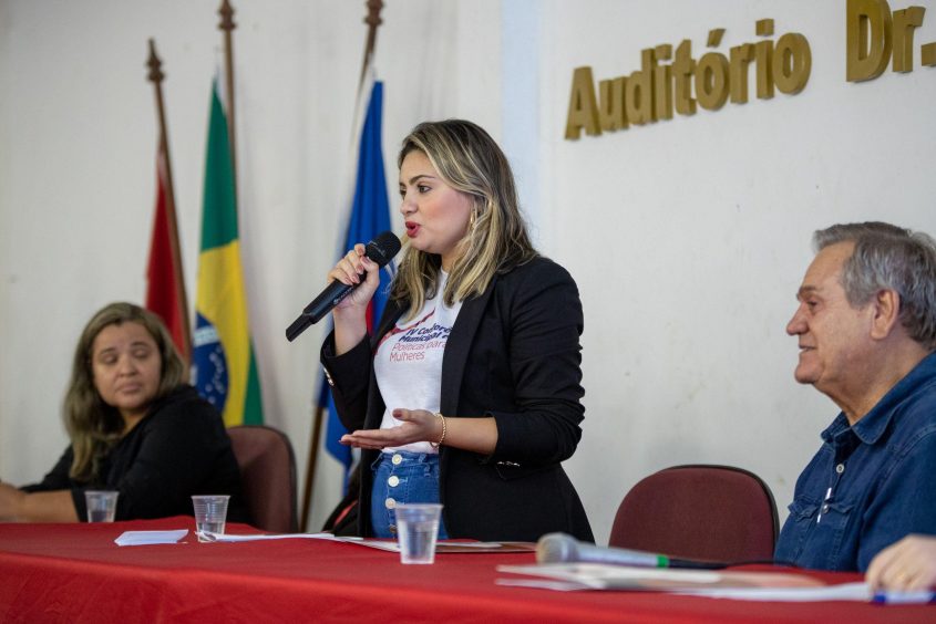 Ana Paula destacou a força e os direitos da mulher durante a IV Conferência. Foto: Célio Júnior/Secom Maceió