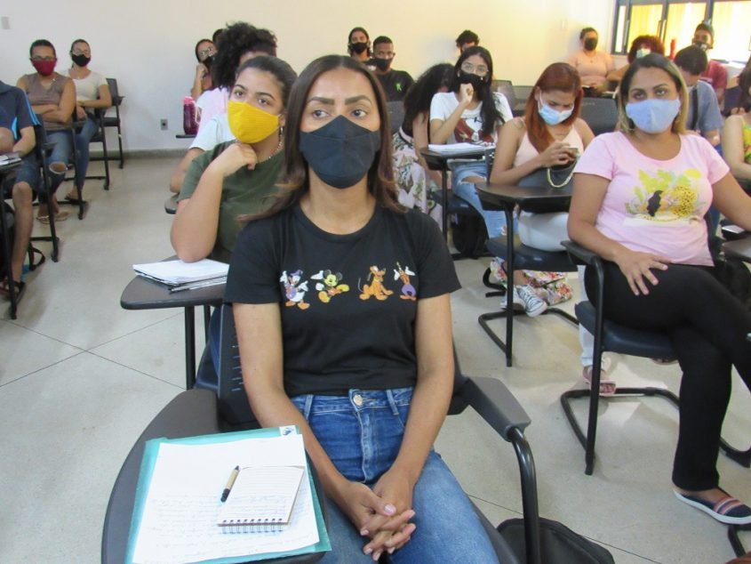 Marília Barbosa participa de curso de nivelamento. Foto: Ascom Semas