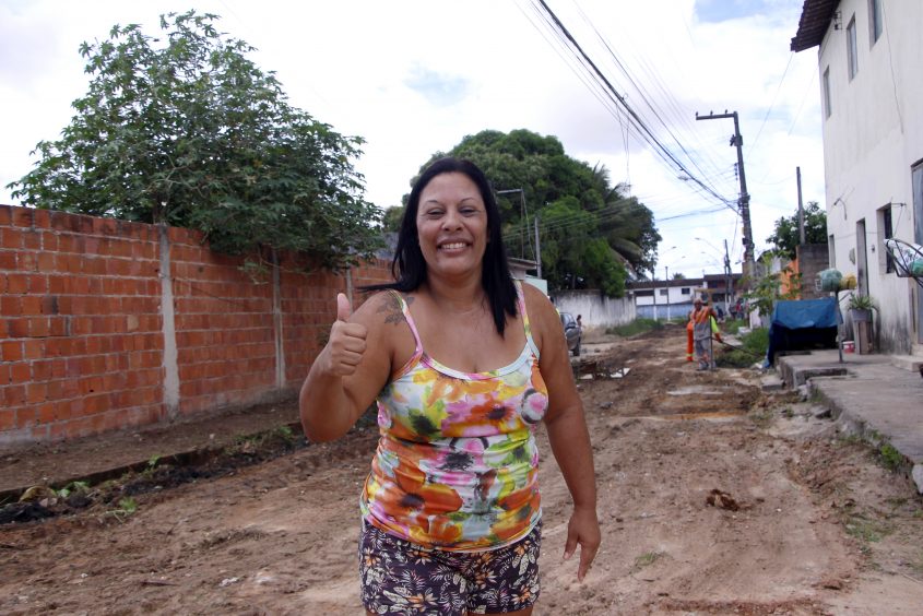 Lenailda Alexandre aprovou o serviço da Prefeitura de Maceió. Foto: Wilma Andrade/Ascom Seminfra