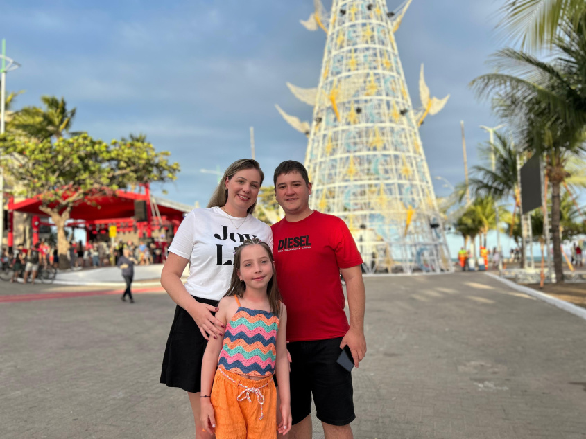 Letícia Vieira e família. Foto: Secom Maceió