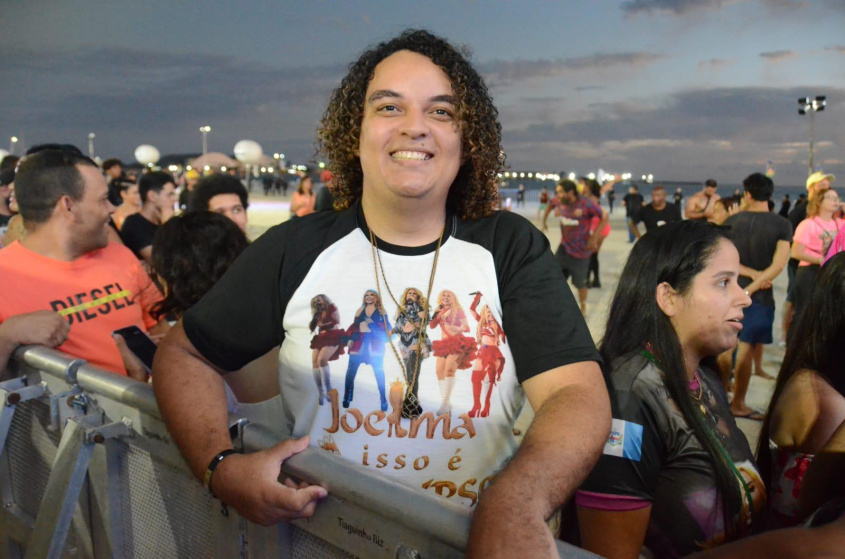 Camilo Luna estava ansioso para curtir  show de Joelma. Foto: Beto Macário/ Secom Maceió