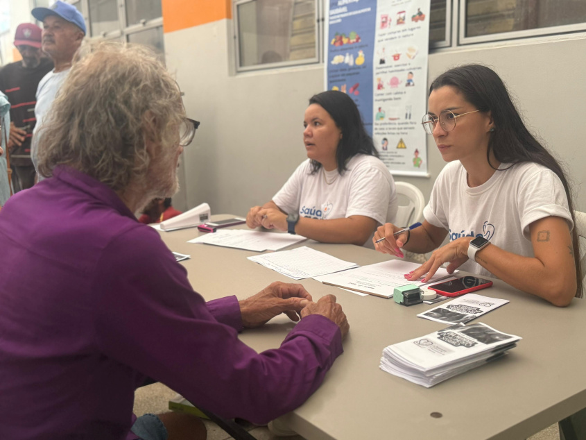 Cícero da Silva aproveitou para fazer a avaliação nutricional. Foto: Clara Vieira/ Ascom Semdes