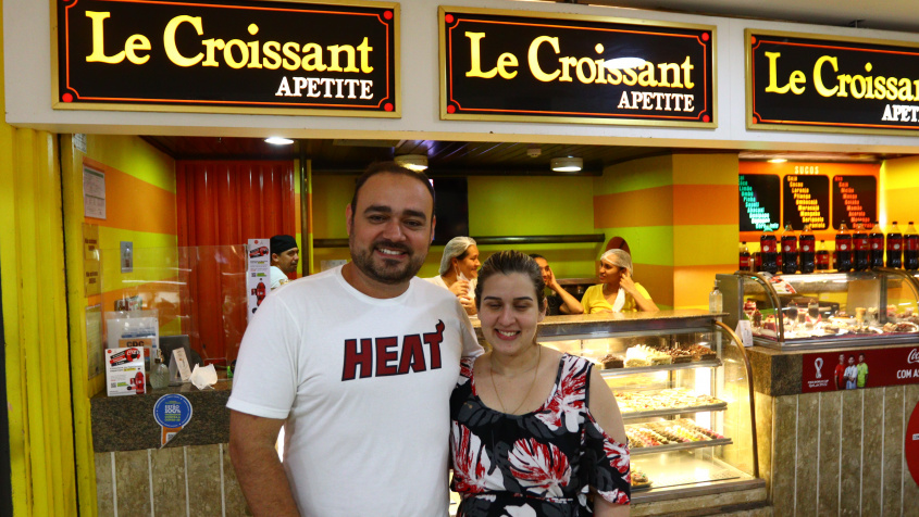 Igor Moura, um dos sócios do restaurante Le Croissant, junto com sua esposa e sócia. Foto: Ascom Semed