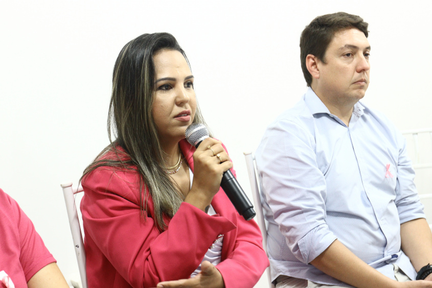 Secretária-adjunda de Educação, professora Emília Caldas, participou da palestra. Foto: Pedro Farias/Ascom Semed