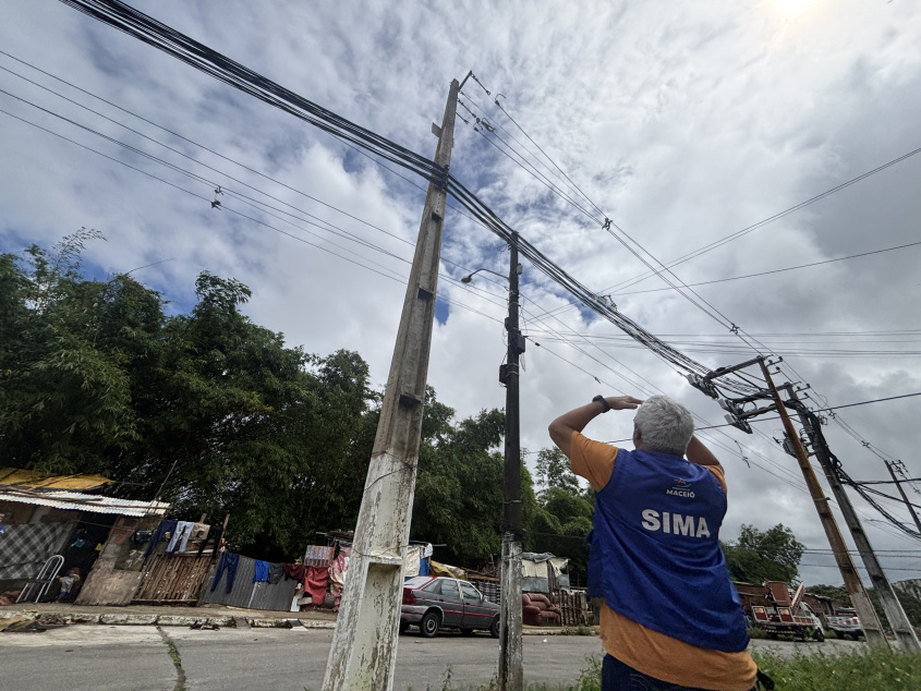Titular da Ilumina acompanha operação. Foto: Ascom Ilumina