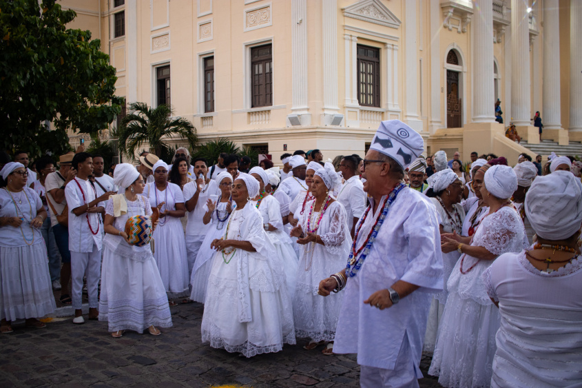 Cortejo religioso percorre Rua Sá e Albuquerque em ato de resistência e devoção. Foto: Aaron Neves/ Ascom FMAC