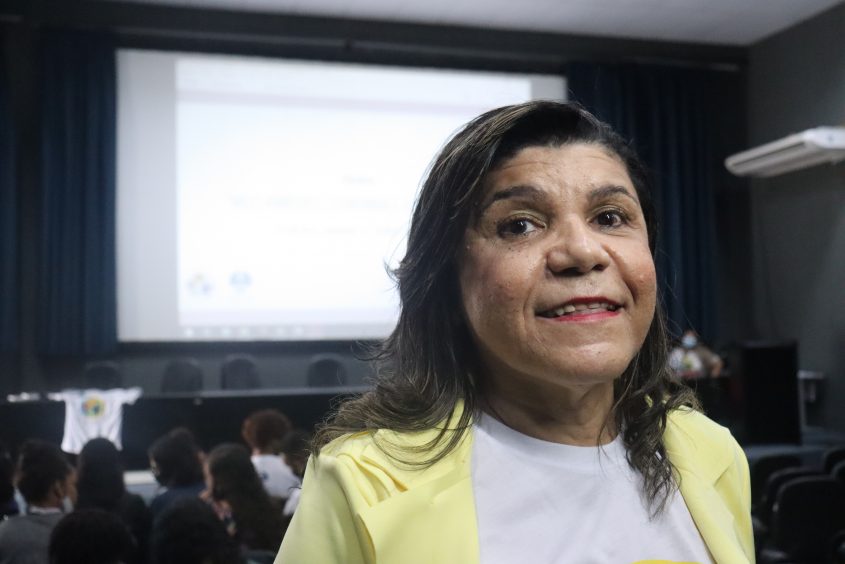 Pedagoga Luzia Rodrigues destacou que palestra ampliou escrita dos alunos. Foto: Arthur Vieira (estagiário)/Ascom Semed