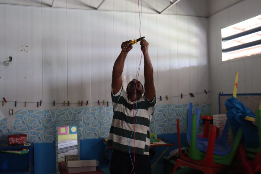 Todas as salas do CMEI Mestre Izaldino estão passando por reparos na rede elétrica. Foto: Jamerson Soares/Ascom Semed