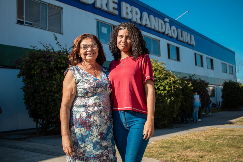 Allycia e a diretora da Escola Padre Brandão Lima, Emília Soares / Foto: Ascom Semed