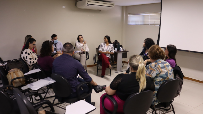 Assuntos referentes ao ambiente escolar e à comunidade foram debatidos na reunião. Foto: Daniel Marinho/Ascom Semed