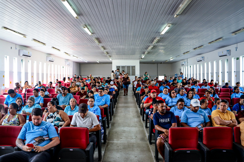 No primeiro dia, participaram os ambulantes sorteados para a área interna dos polos Jaraguá e Benedito Bentes. Foto: Leandro Jeronimo (estagiário) / Ascom Semsc
