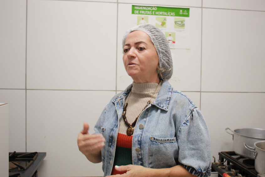 Nutricionista da Semed Suely Mota participou da elaboração da receita de carne de jaca. Foto: Lílian Santos/Ascom Semed