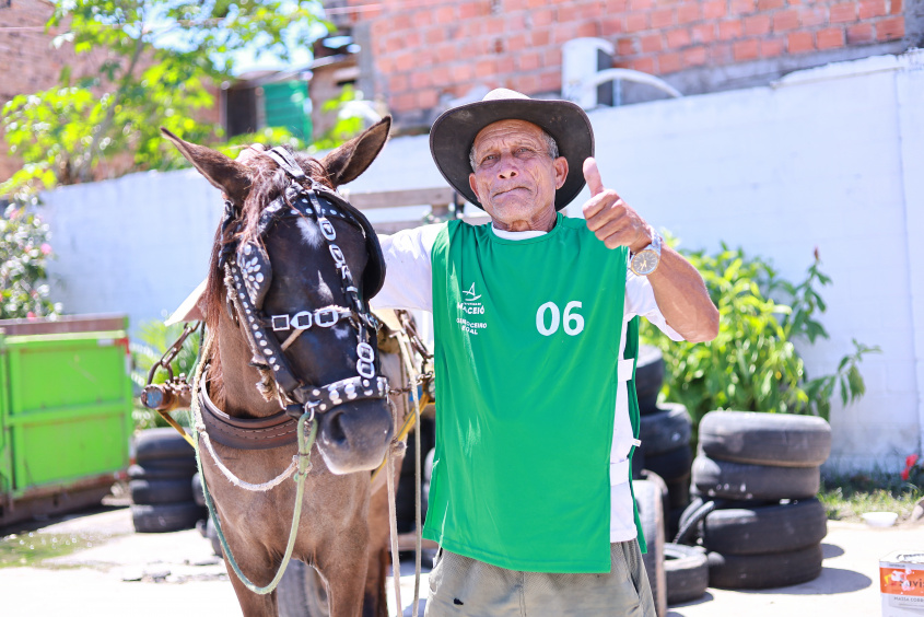 Carroceiro José Cícero reconhece apoio da Prefeitura de Maceió. Foto: Micael Oliveira/Ascom SMTT