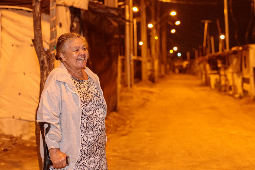 Dona Maria Izaílde disse ainda não acreditar que o serviço de iluminação na comunidade. Foto: Reinaldo Silva / Seed Criativa