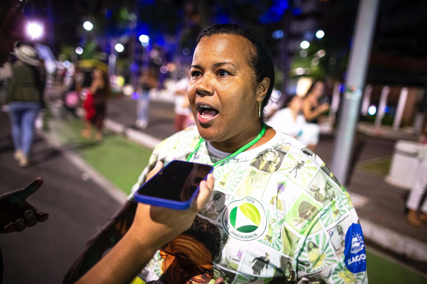 Diretora da Jangadeiros, Janaína destacou o apoio da Prefeitura de Maceió às escolas de samba. Foto: Alisson Frazão