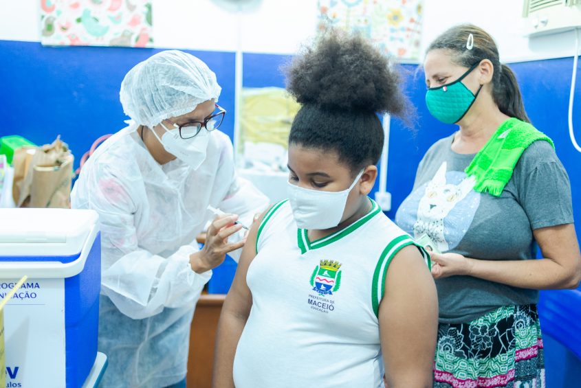 Maceió já atingiu a cobertura de 50% das crianças de 5 a 11 anos a serem vacinadas. Foto: Bruno Wesley/Ascom SMS