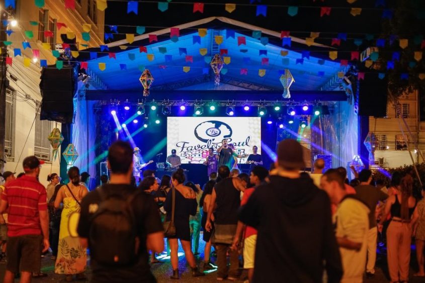 Atrações locais como a banda Favela Soul animaram noite de sábado em Jaraguá. Foto: Alisson Frazão/Secom Maceió