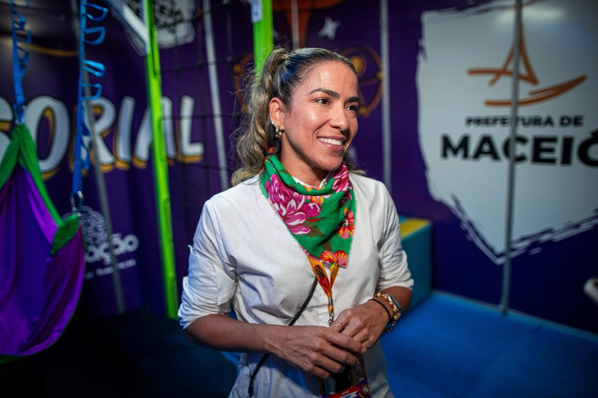 Coordenadora da pauta PcD da Semuc, Laura Bezerra, falou do atendimento oferecido na sala sensorial. Foto: Secom