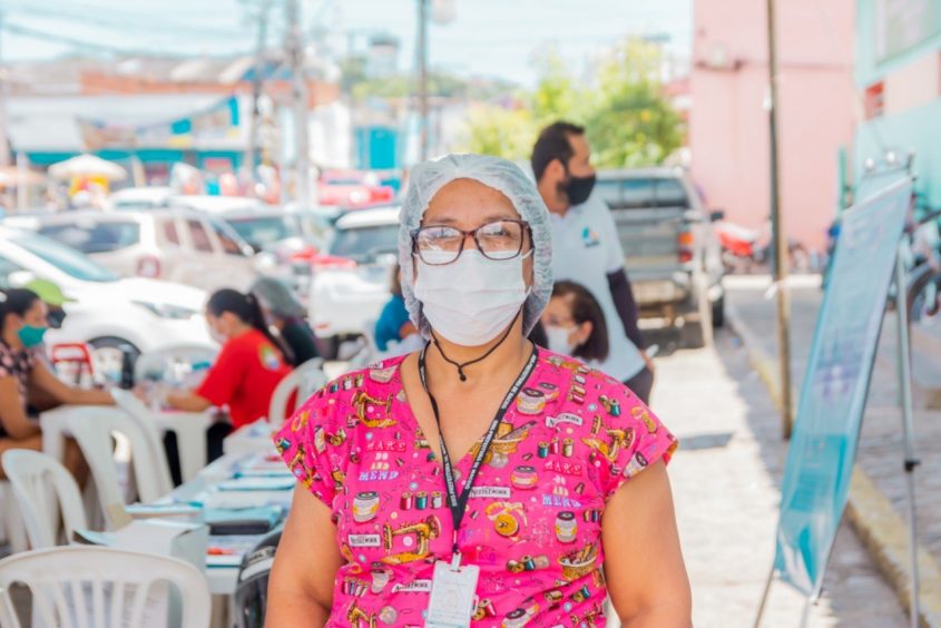 Ducilene Omena, enfermeira responsável pela vacinação no local. Foto: Bruno Wesley