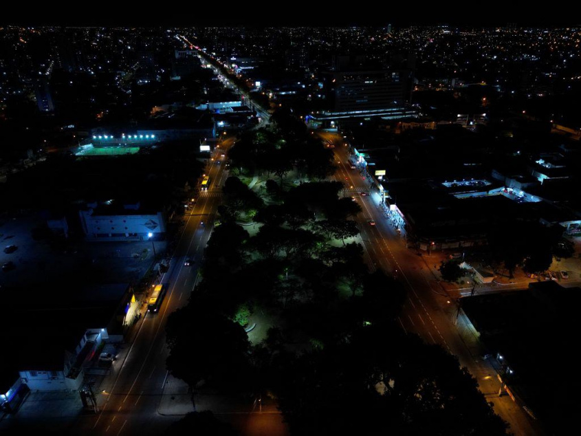 Obra de iluminaão de LED na Fernandes Lima leva aos maceioenses mais conforto e segurança. Foto: Ascom Sima