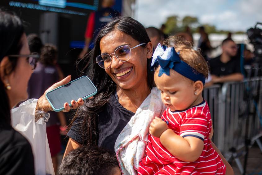 Maria Luciene Souza também foi contemplada com o sorteio. Foto: Alisson Frazão/ Secom Maceió