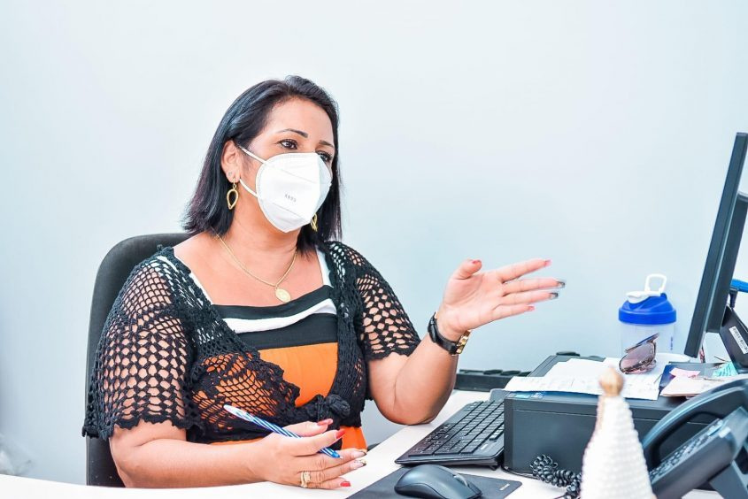 Diretora-administrativa do PAM Salgadinho, Ethienne Delamare, ressaltou consulta prévia com ginecologista. Foto: Ascom SMS