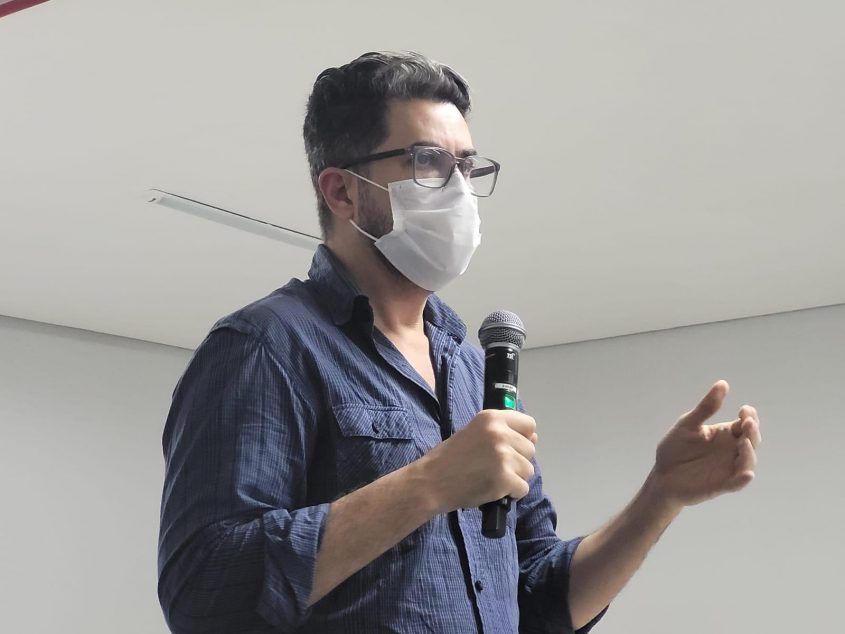 Médico pediatra e gerente de Regulação de Material do Cegis, João Lourival. Foto: Ascom SMS