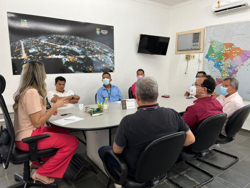 Superintendente reuniu técnicos da Sima para ouvir demandas.  Foto: Maria Luiza Dantas/ Ascom Sima