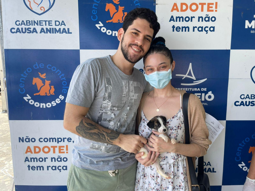 Igor Almeida e Andrea Pontes realizaram a adoção de um cão filhote na edição. Foto: Ascom GGI-CA