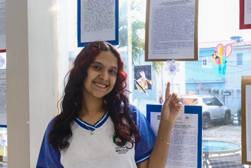 Estudante Natany de Moura recebeu a maior nota por sua redação. Foto: Natália Luísa/Ascom Semed