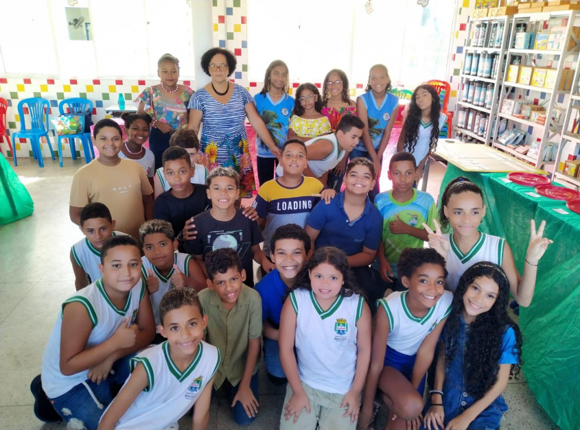 Alunos da Escola Rui Palmeira participando da oficina. Foto: cortesia