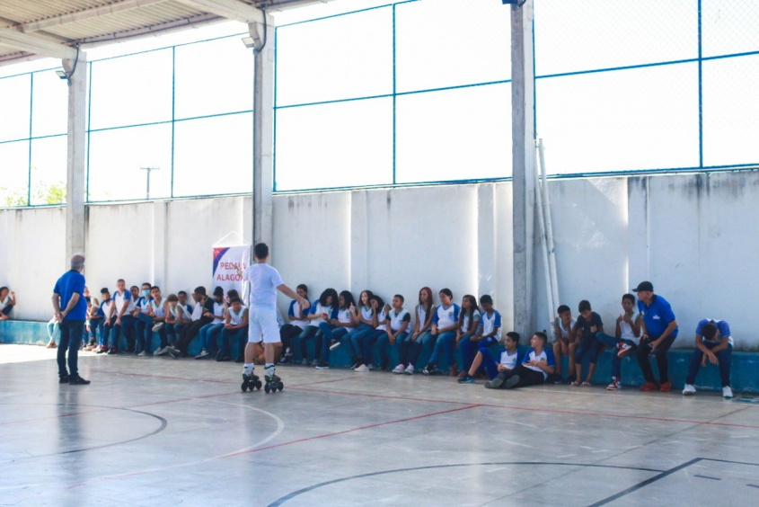 Palestra sobre o uso do patins pelo instrutor Edson Corado. Foto: Clara Canuto (estagiária)/Ascom Semed