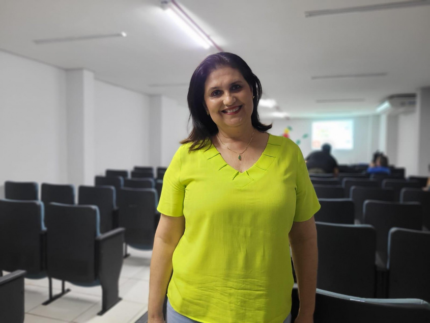 Rosário Vasconcelos é enfermeira da Diretoria de Atenção à Pessoa da SMS. Foto: Ascom SMS