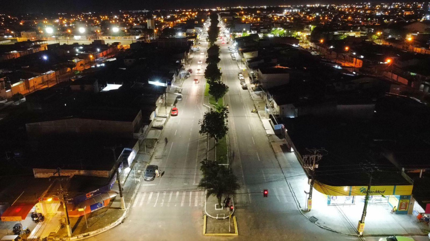 Avenida Empresário Nelson Menezes ganhou iluminação em LED. Foto: Cortesia