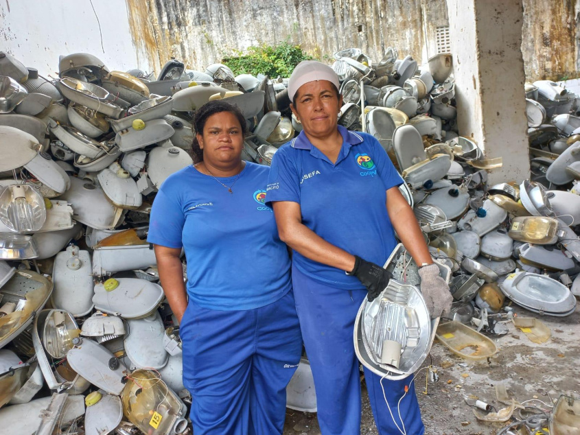Parceria entre Prefeitura de Maceió, Ilumina e cooperativas gera renda e garante destinação correta a materiais descartáveis. Foto: Natália Brasileiro