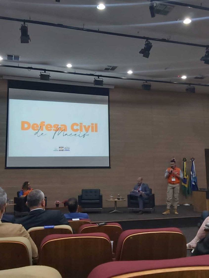 Hugo Carvalho falou sobre trabalho da Defesa Civil de Maceió durante evento em Salvador (BA). Foto: Defesa Civil