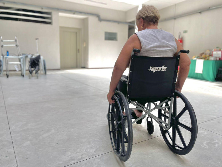 "Foi exaustivo e difícil conduzir a cadeira de rodas", disse Valéria Maciel. Foto: Ascom SMS