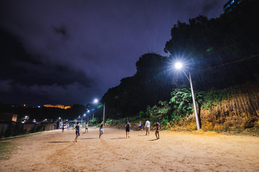 No acesso à Baia dos Cavalos, a Ilumina instalou 20 poste com iluminação potente. Foto: Gabriel Stewart/Ascom Ilumina