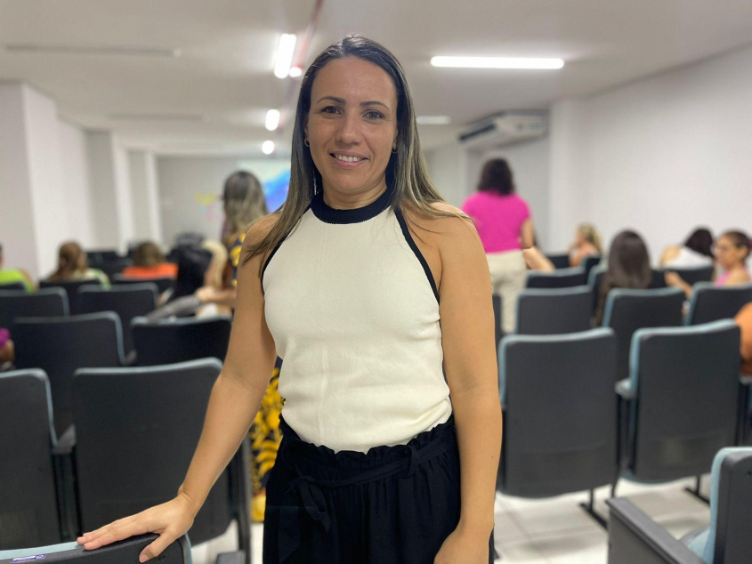 Karla Ferro destaca importância do evento para qualificação profissional. Foto: Polyanna Monteiro/ Ascom SMS