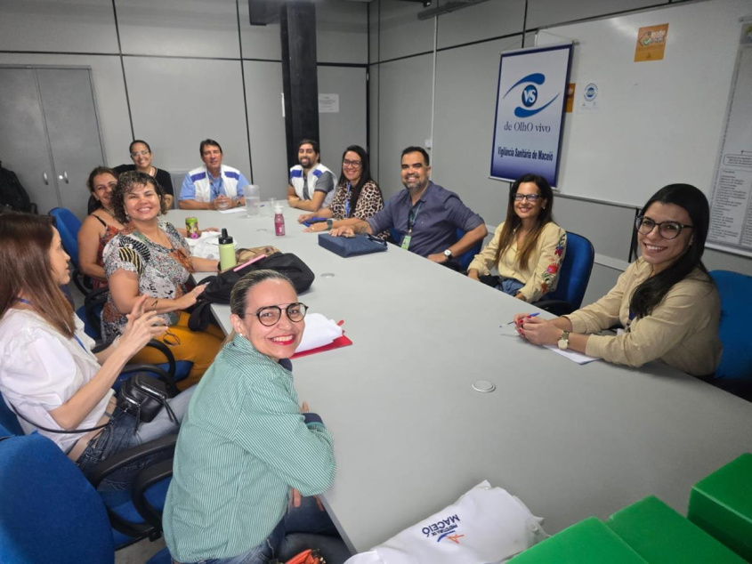 Reunião técnica com profissionais. Foto: Visa de Maceió