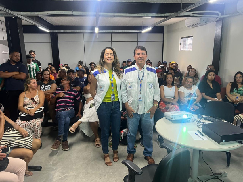 Chefe da Visa, Airton Santos, e fiscal sanitária Amanda Brandão ministraram capacitação. Foto: Visa Maceió